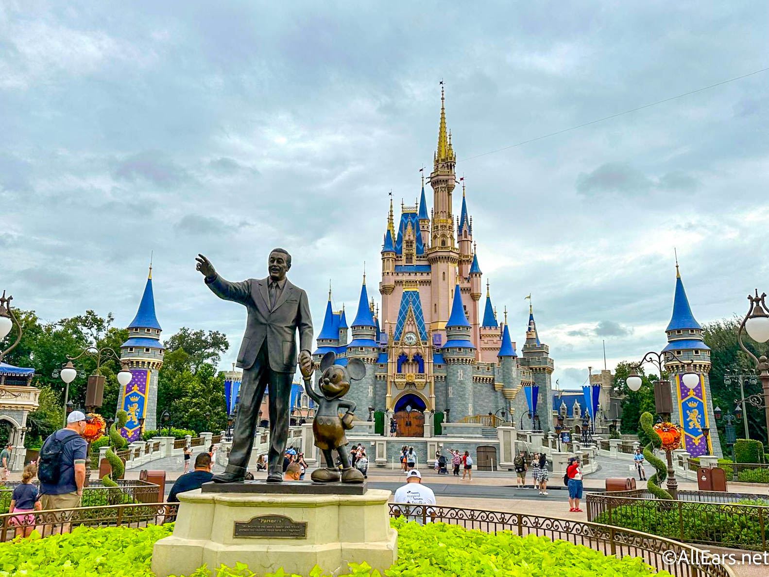 2024 wdw mk atmo cinderella castle partners statue pre hurricane helene